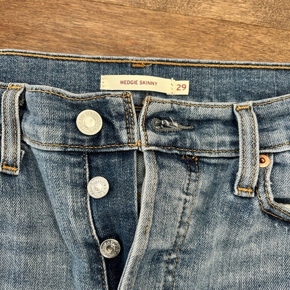 Women's Levi Wedgie Jeans - Picture 5 of 7